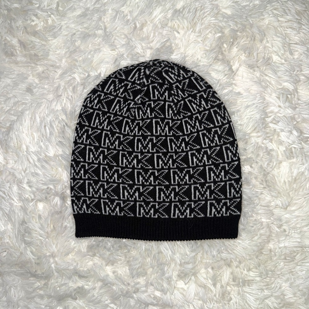 Michael Kors Beanie in Black & White